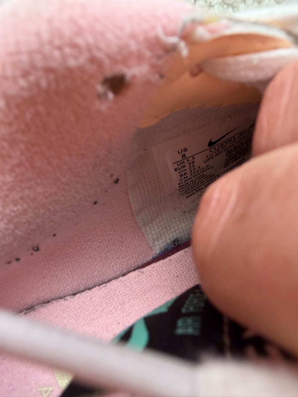 Women’s 8 Nike Air Force 1 Tennis Shoes - Picture 11 of 12